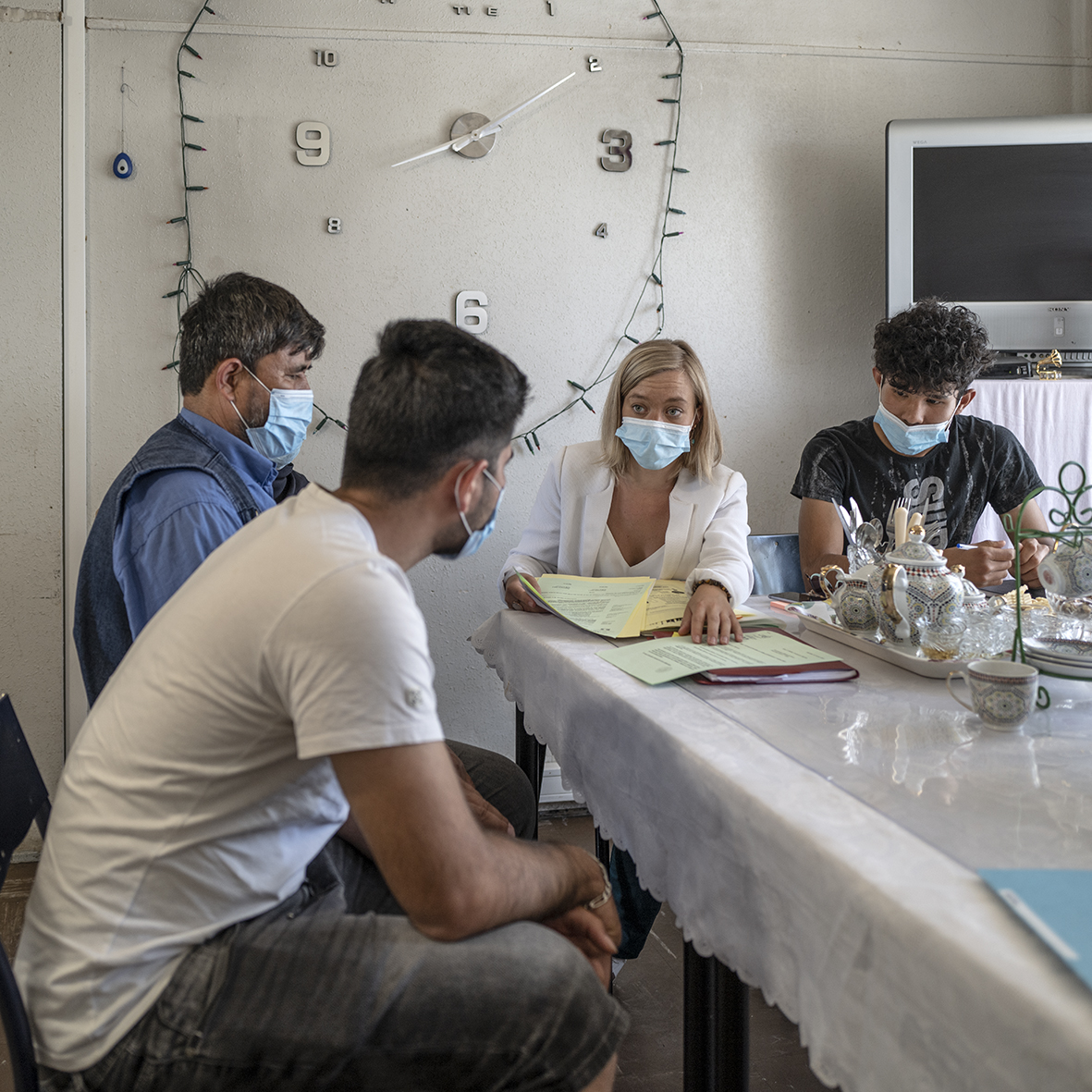 personnes en salle de réunion